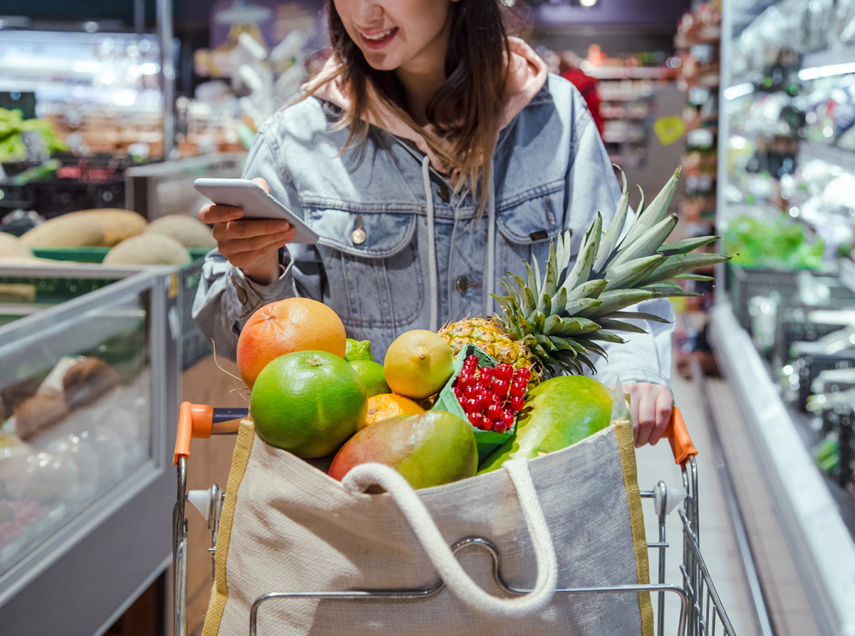 How to Reduce Waste While Grocery Shopping